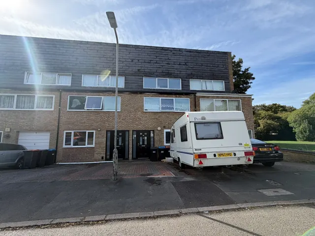 Stantonbury, MK14, photo 1