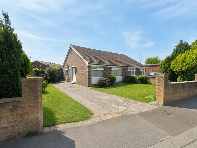Countess Lane, Radcliffe, Manchester, M26 3WF, photo 1