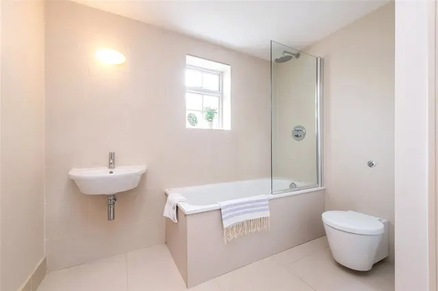 Stapleton Hall Road, Finsbury Park, N4, photo 3