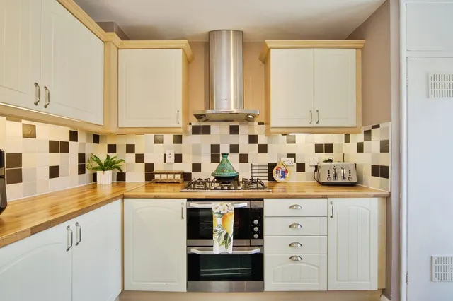 Photo 3 — Brockley Crescent, Romford, RM5