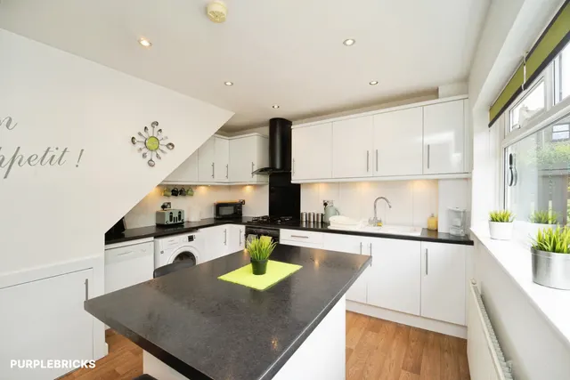 Hillcrest Road, Bradford, BD13, photo 3