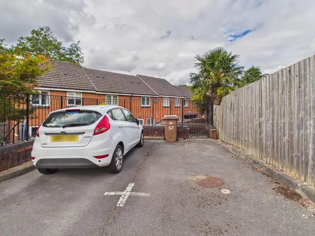 Warrington Street, Fenton, ST4, photo 2