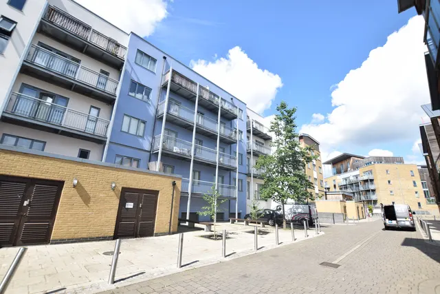 Quayside Drive, Colchester, Essex, CO2 8GN, photo 1