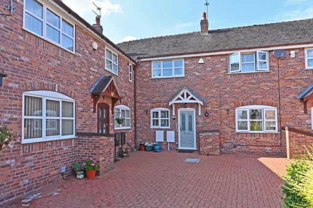 The Bridle Path, Newcastle, ST5, photo 1