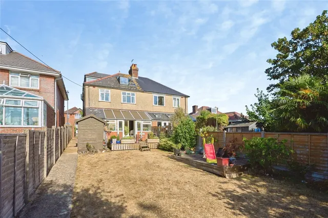 Place Road, Cowes, PO31, photo 2
