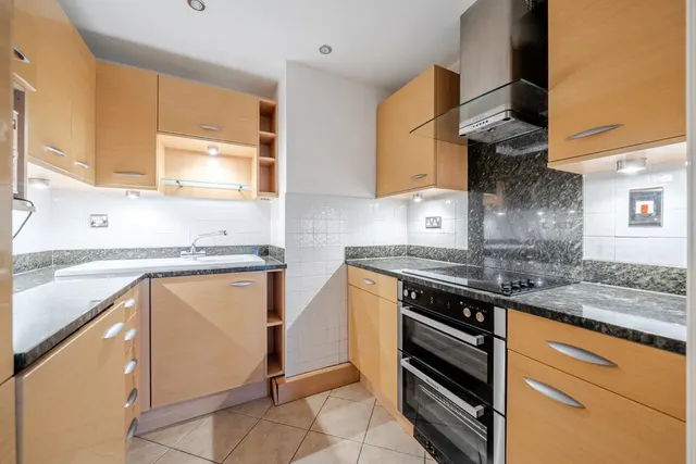 Seven Kings Way, Kingston Upon Thames, KT2, photo 3