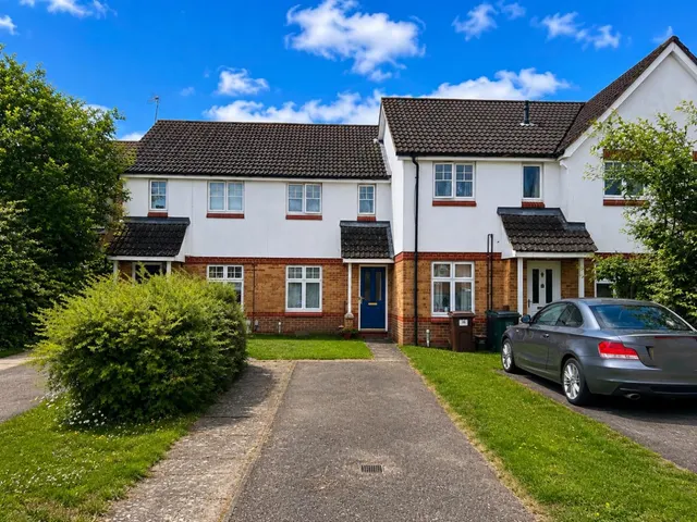 Gordon Close, Ashford, photo 1