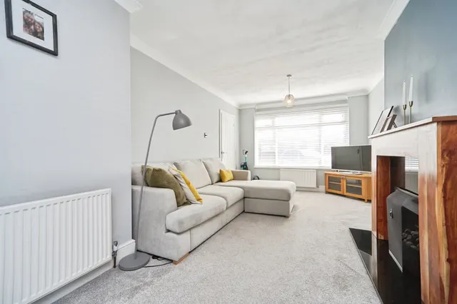 St. Andrews Close, Rodley, LS13, photo 1