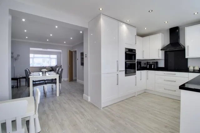 Lancaster Drive, Hornchurch, RM12, photo 2