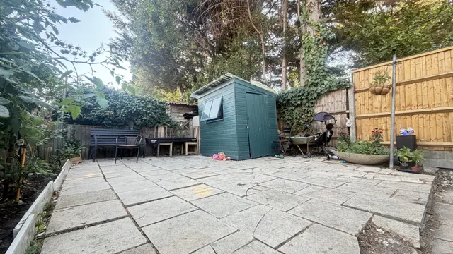 Connell Crescent, LONDON, photo 1