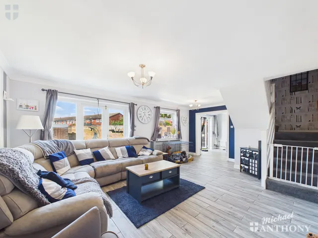 Photo 2 — Tamar Close, Aylesbury, HP21 9HG