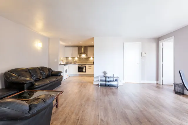 Photo 3 — Flat 308 Dryden Building, 37-39 Commercial Road, London