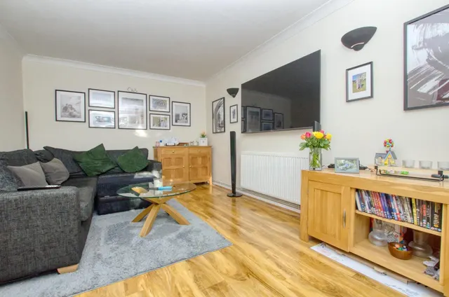 Kingsfield Gardens, Bursledon, SO31, photo 3