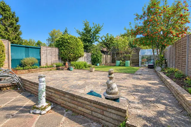 Berry Meade, Ashtead, KT21, photo 2