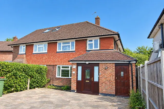 Berry Meade, Ashtead, KT21, photo 1