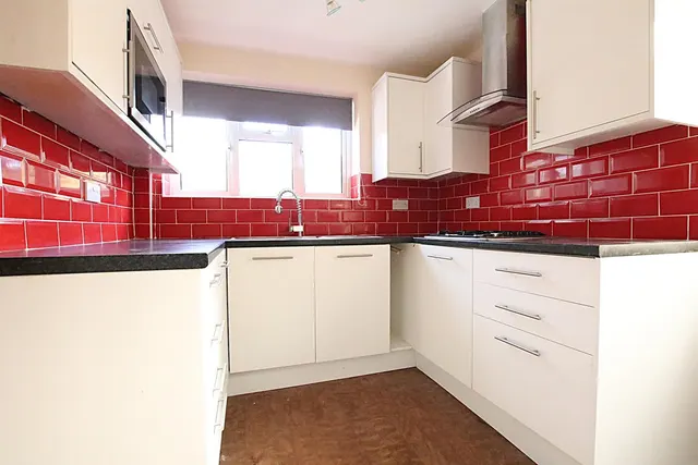 Berry Meade, Ashtead, KT21, photo 3