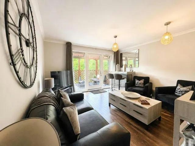 Whitmore Way, Horley, RH6, photo 1