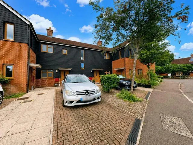 Photo 2 — Whitmore Way, Horley, RH6