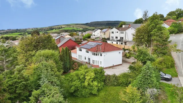 Highlands, Tonyrefail, CF39, photo 1