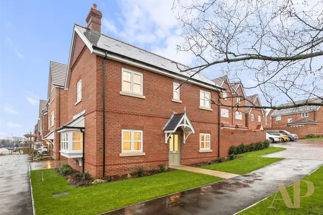 Oakdale Road, Maidenhead SL6 2FJ, photo 1