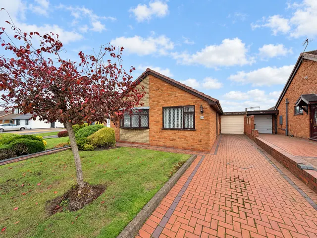 Berwyn Grove, Cheslyn Hay, WS6, photo 1