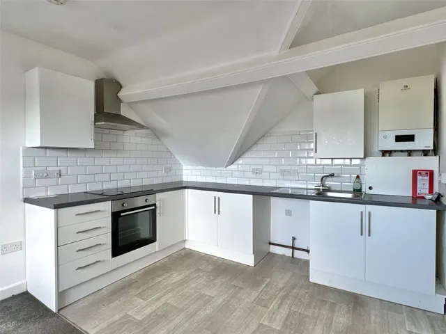 Temple Street, Llandrindod Wells, LD1, photo 2