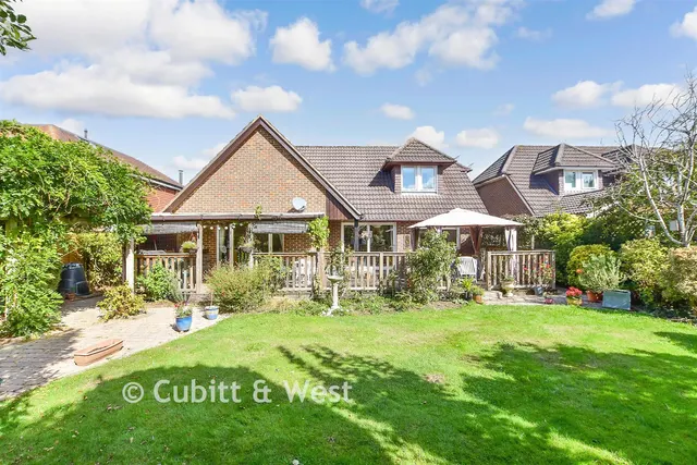 Stonefield Close, Crawley, RH10, photo 2