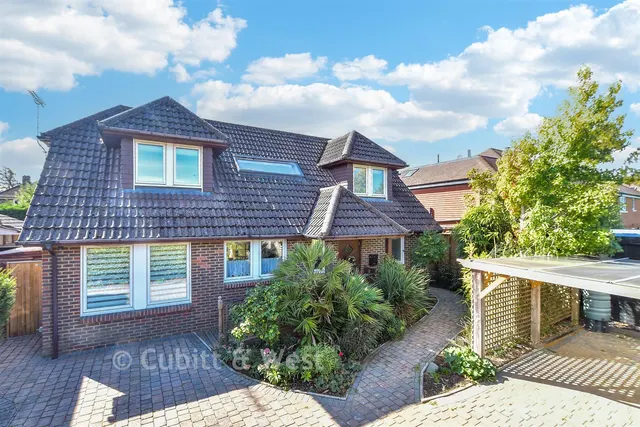 Stonefield Close, Crawley, RH10, photo 1