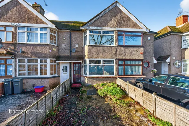Hounslow Road, Hanworth, TW13, photo 1