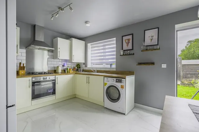 Pochard Way, South Cerney, GL7, photo 2