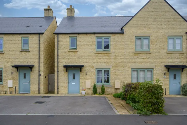 Pochard Way, South Cerney, GL7, photo 1