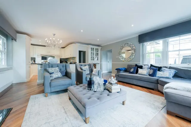 Chessington Road, Ewell, KT19, photo 2