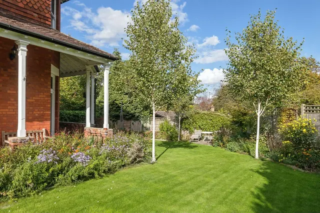 Guildford Road, Westcott, RH4, photo 3