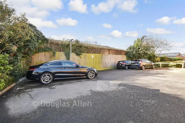 Bridge Road, Wickford, SS11, photo 2