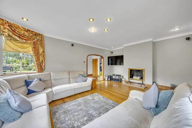 Heath Drive, Romford, RM2, photo 3