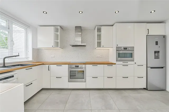 Lochinvar Street, London, SW12, photo 1