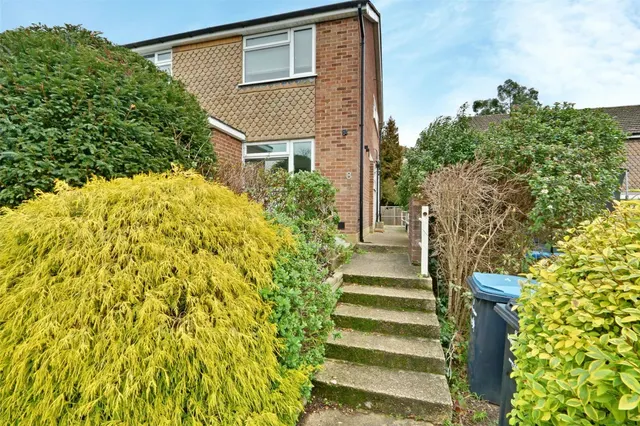 Bramley Close, London, N14, photo 1