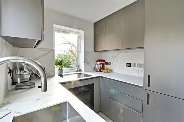 Photo 3 — Bramley Close, London, N14