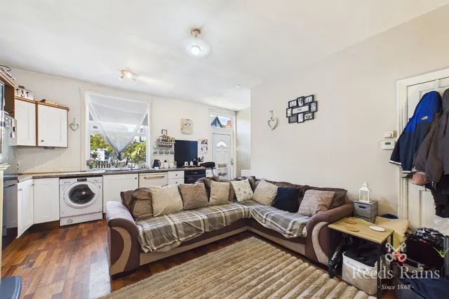 Photo 3 — Sunny Bank, Churwell, Leeds, LS27