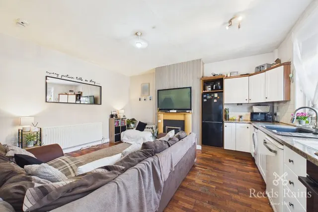 Photo 2 — Sunny Bank, Churwell, Leeds, LS27