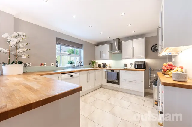 Photo 3 — Defford Close, Webheath, Worcestershire, B97 5WR