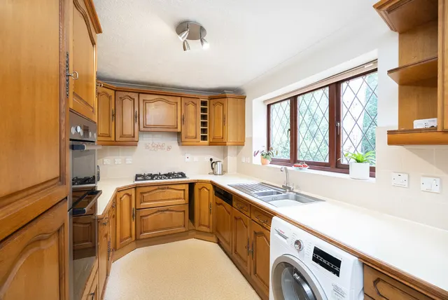 Harrowlands Park, Dorking, RH4, photo 3