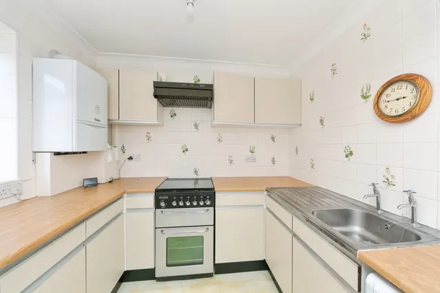 Mostyn Road, Colwyn Bay, LL29, photo 3