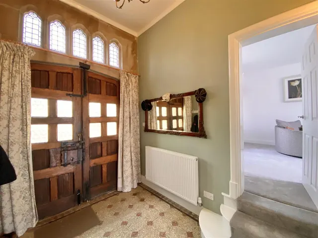 The Old Grammar School, Wycar, photo 2