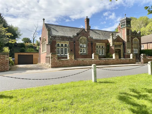 The Old Grammar School, Wycar, photo 1