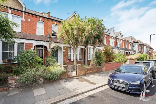 Barrington Road, N8, photo 1