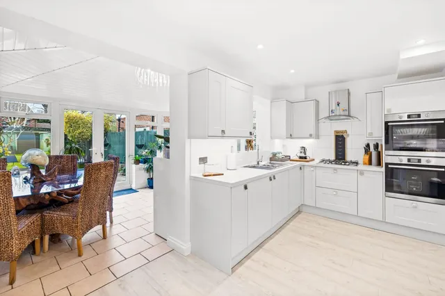 Photo 2 — Knole Grove, East Grinstead, East Grinstead, RH19 2AL