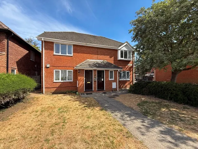 Willow Road, Aylesbury, photo 1