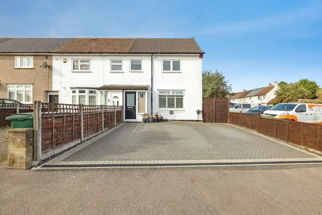 Ashridge Drive, Watford, photo 1