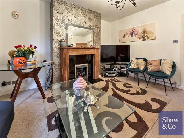 Castle Way, Feltham, photo 3